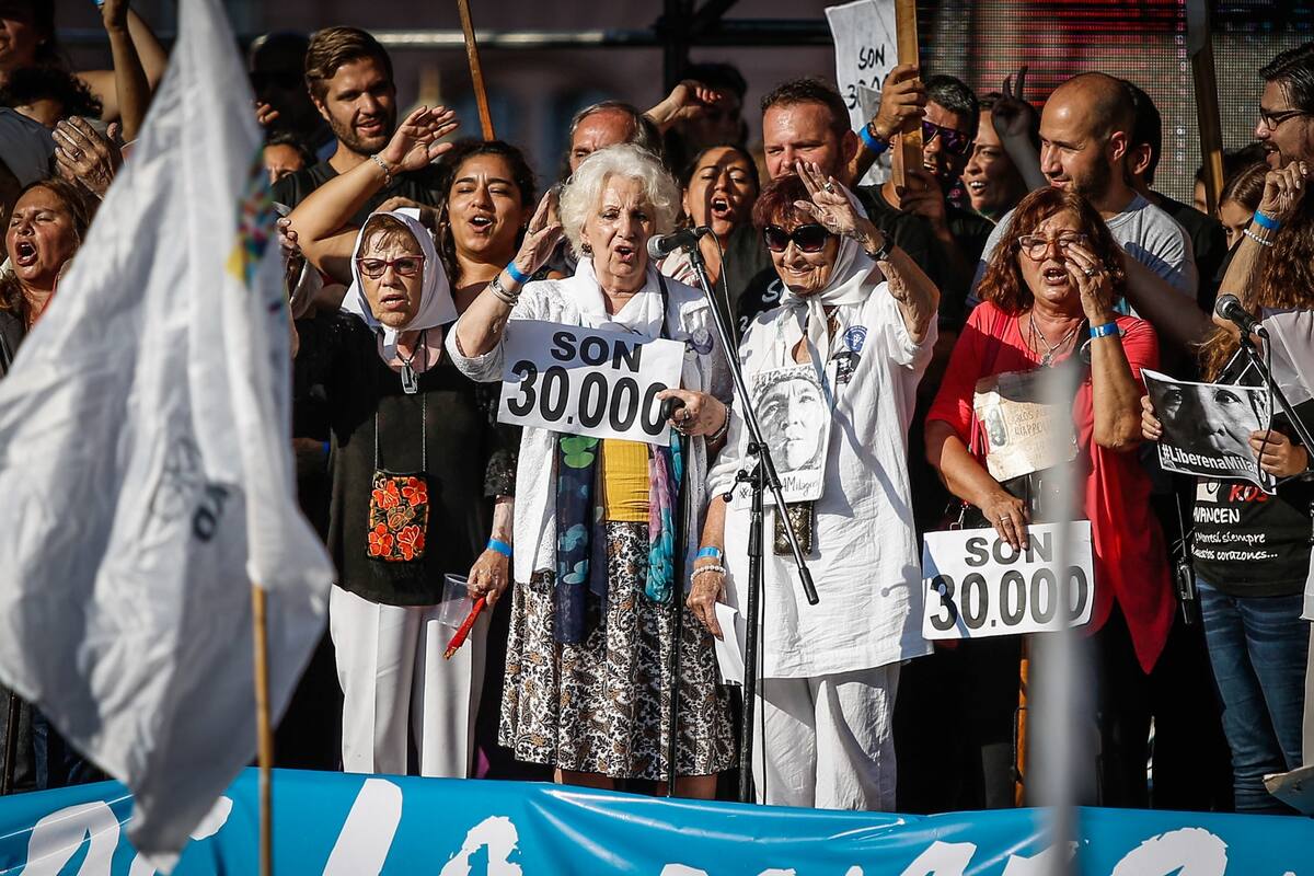 Organizaciones de Derechos Humanos, agrupaciones políticas y ciudadanos se concentran en Plaza de Mayo, a 41 años del último golpe de Estado, y en el marco del Día Nacional de la Memoria por la Verdad y la Justicia