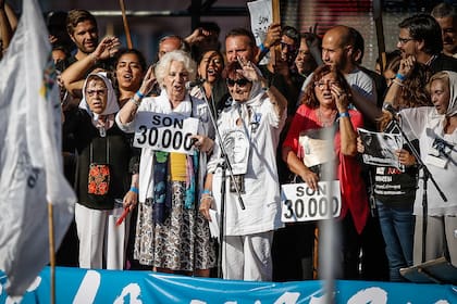 Organizaciones de Derechos Humanos, agrupaciones políticas y ciudadanos se concentran en Plaza de Mayo, a 41 años del último golpe de Estado, y en el marco del Día Nacional de la Memoria por la Verdad y la Justicia