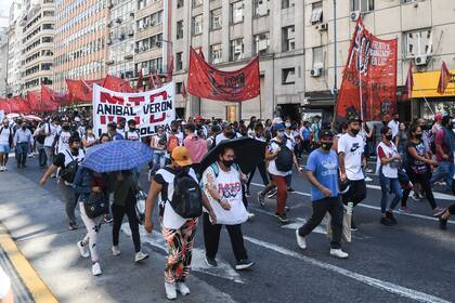 Organizaciones de izquierda acampan frente al Ministerio de Trabajo en reclamo de mayores salarios
