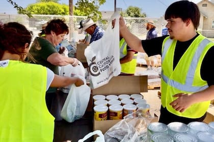 Organizaciones entregan comida gratis en California durante la segunda semana de febrero de 2026 (Instagram/@cencalfoodbank)
