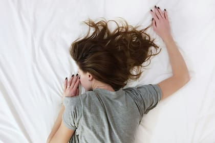 Organizaciones expertas detallan los riesgos para la salud de dormir poco