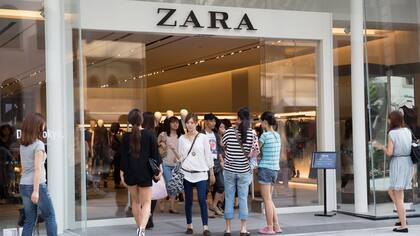 Zara, que no gasta casi nada en publicidad, podría tener que empezar si a la gente no se le recuerda su existencia pasando por sus puntos de venta tipo vallas publicitarias