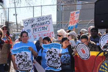 Organizaciones migrantes protestan por las políticas de Trump