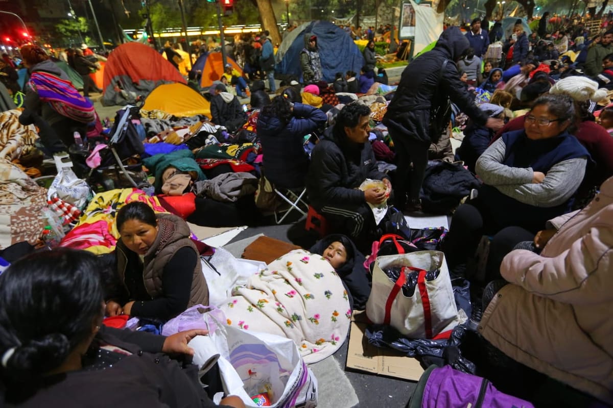 Organizaciones sociales acampan en la 9 de julio, frente a la sede de Desarrollo Social