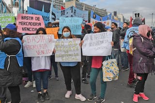 Organizaciones de izquierda marchan sobre la 9 de Julio en reclamo de asistencia alimentaria