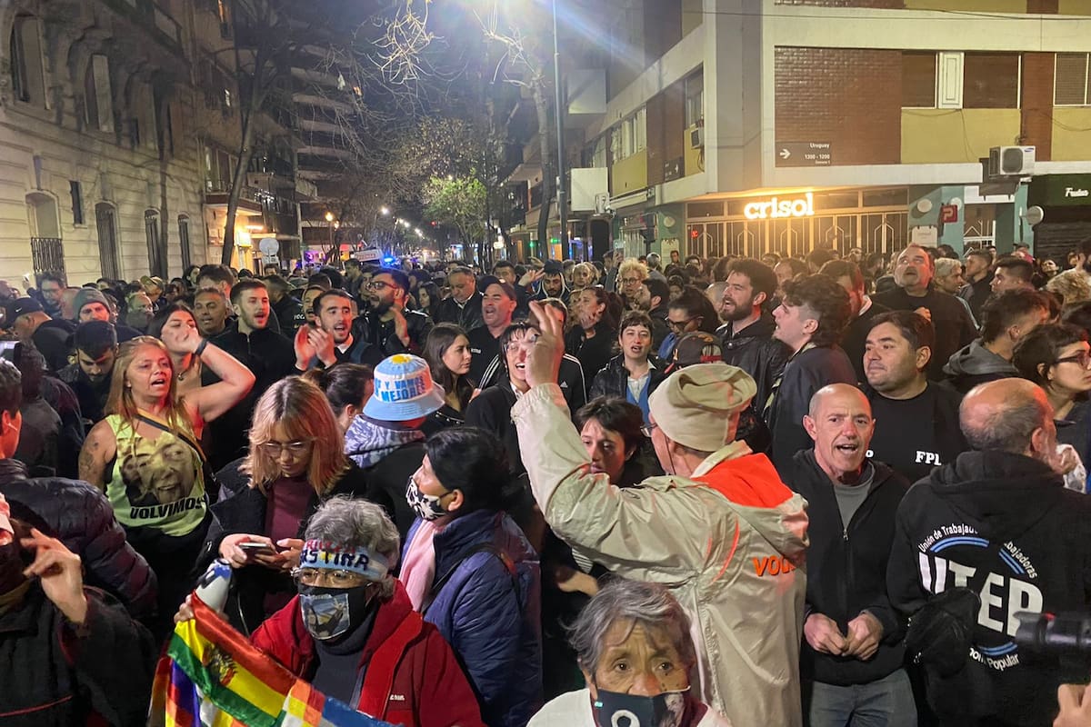 Organizaciones sociales marchan al domicilio de Cristina Kirchner