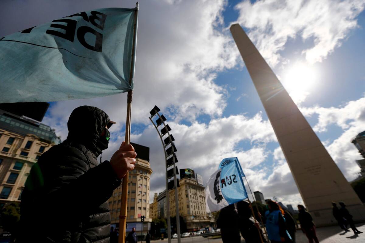 Organizaciones sociales marchan al reclamando un aumento en la asistencia alimentaria