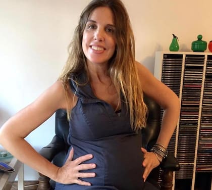 Orgullosa mostrando su panza