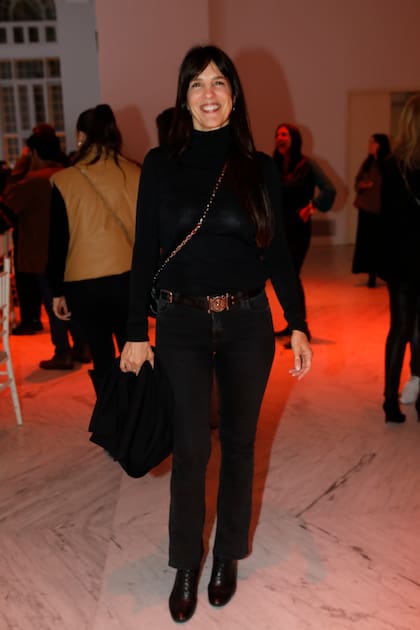 Orgullosa, Paula Robles siguió de cerca las pasadas de su hija Juana. Contó que la modelo regresó hace unos días para el cumpleaños de su papá y que pronto regresa a París para seguir haciendo carrera