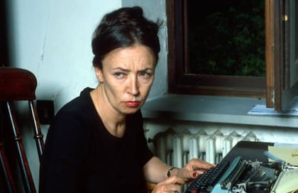 Oriana Fallaci practicaba un periodismo combativo al enfrentarse a los grandes líderes del mundo (Getty Images)