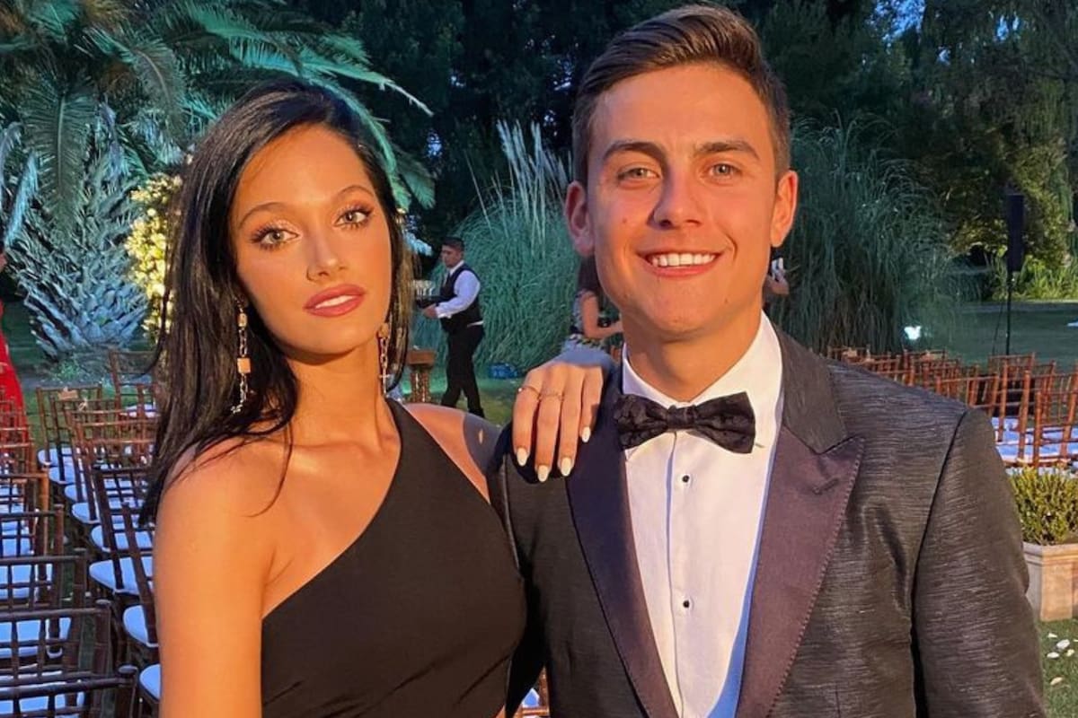 Oriana Sabatini y Paulo Dybala asistieron a la premiere de una película en Roma y posaron junto a un famoso actor (Foto: Instagram @orianasabatini)
