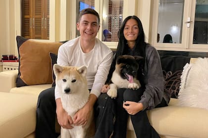 Oriana Sabatini y Paulo Dybala juntos en su casa de Turín