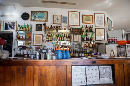 El clásico mostrador de Oriente Bar