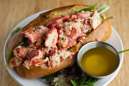 Originado como una sencilla comida para los pescadores, el rollo de langosta evolucionó hasta ser una delicia muy demandada (Imagen de Comedora)