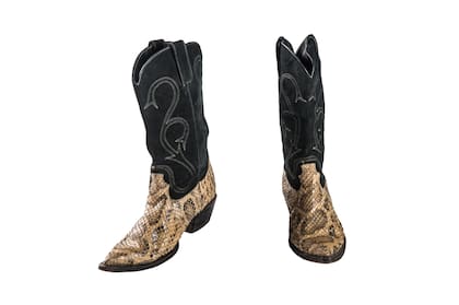 Originalmente, el Carpo usaba unas botas iguales a estas, “pero, como las hizo mierda de tanto usarlas, se mandó a hacer unas nuevas”, cuenta Luciano. “Se las encargó a un tipo que las hizo a mano, a pedido. Tenía el taller cerca del puente San Martín”