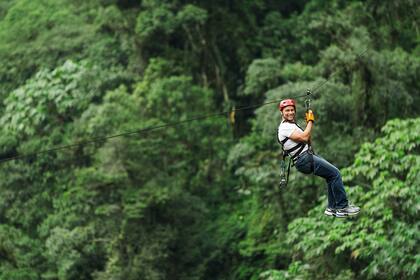 Originaria de Costa Rica, esta tirolesa con varios recorridos favorece la elongación