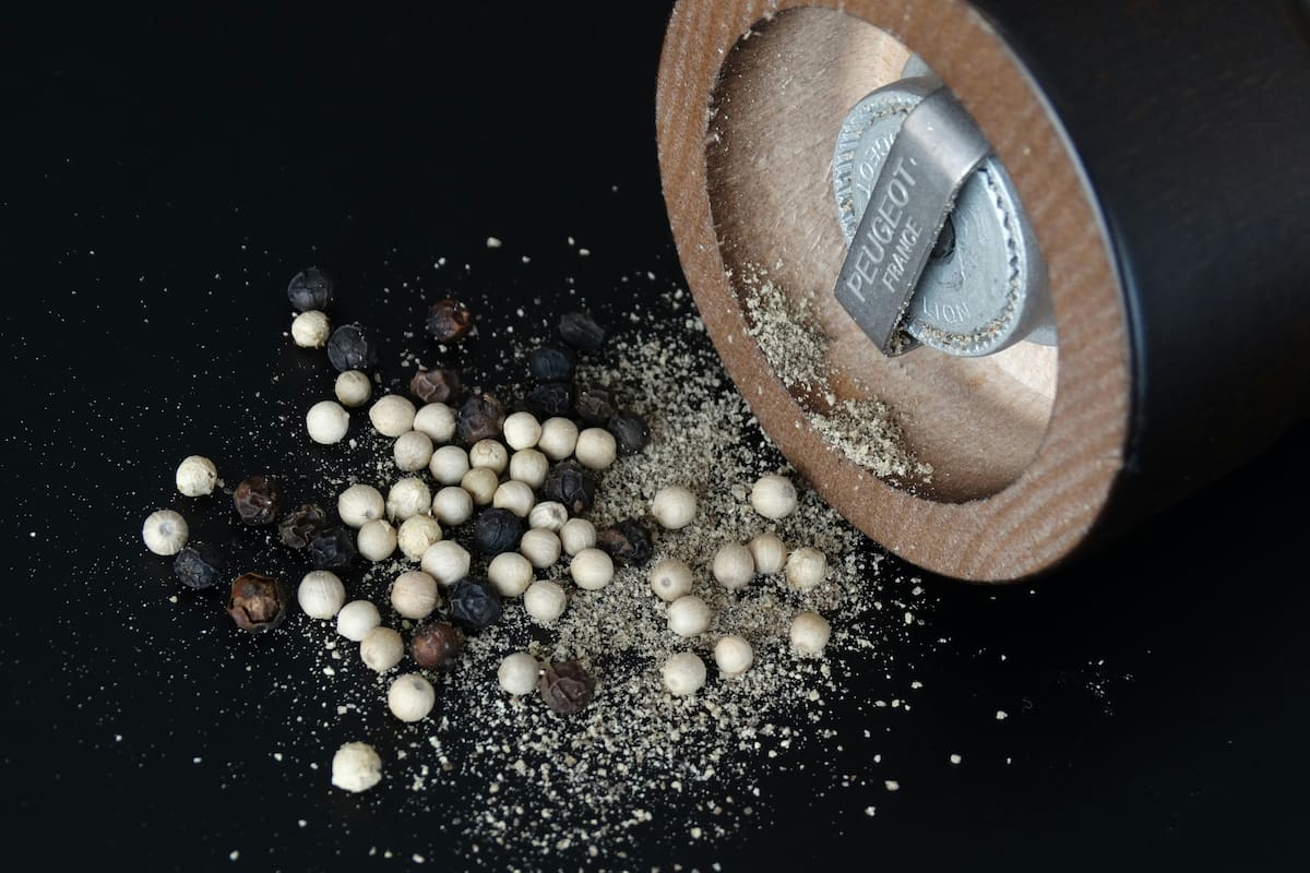 Originaria del sur de la India, la pimienta comenzó a difundirse hacia Europa tras las campañas de Alejandro Magno (Foto ilustrativa de PEXELS)