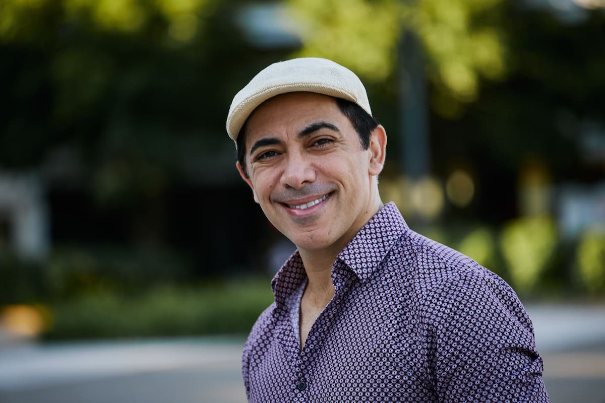 Oriundo del Norte argentino, el actor y cantante rápidamente se destacó en la escena musical de Buenos Aires
