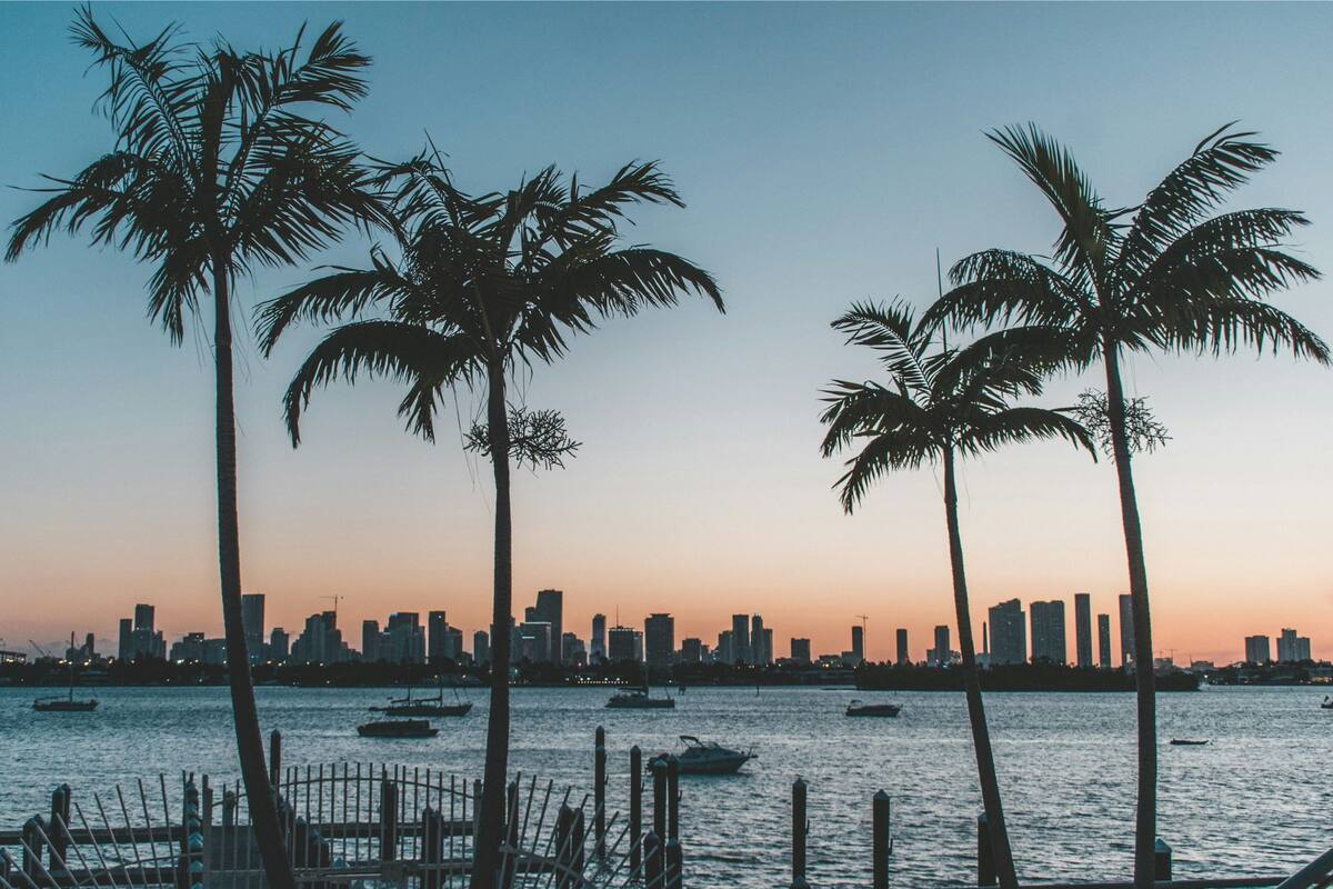 Orlando se destaca como una ciudad ideal para veteranos por su calidad de vida y servicios (Unsplash)