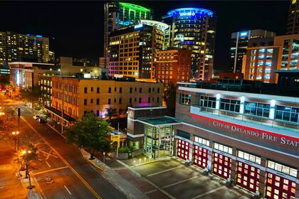Orlando tiene una gran oferta laboral en la industria de la hospitalidad, entretenimiento y servicios (Unsplash)