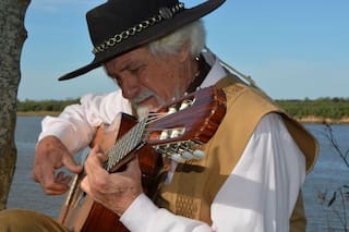 Orlando Vera Cruz, un artista del caballo, del río y del camino