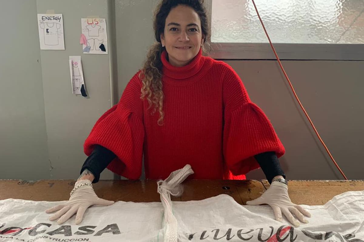 Ornella Basilotta con las manos en la bolsa