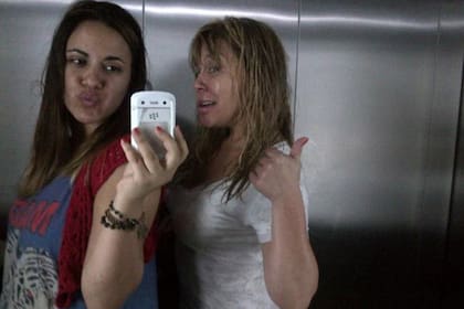 Ornella junto a su madre