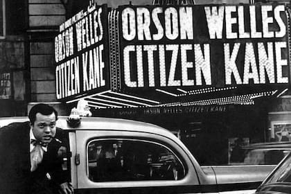 Orson Welles llega al estreno de El ciudadano; la turbulenta génesis de la que es considerada habitualmente la mejor película de la historia del cine es el eje de la trama de Mank, la nueva película de David Fincher que estrena Netflix