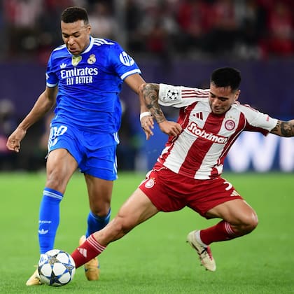Ortega viene de ser titular en el equipo griego, con el que ganó la Conference League, y viene de jugar la Champions