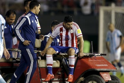 Ortigoza se lesionó tras una entrada de su compañero Mas