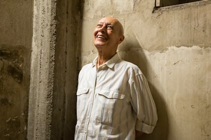Araiz, en el descanso de una escalera perdida en las entrañas de la ex Biblioteca Nacional