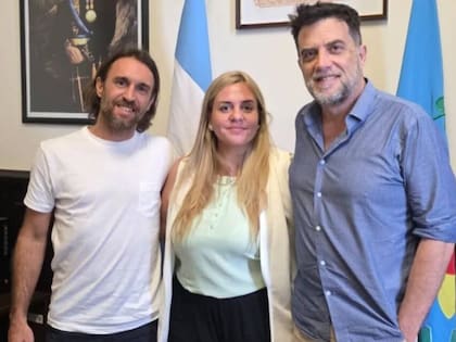 Oscar Ahumada, junto al vice del Senado bonaerense, Gonzalo Cabezas, y Daiana Hergert