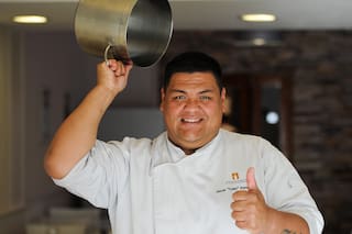 La historia de “Coto” comenzó en la pobreza, su madre fue acribillada, sobrevivió a un ACV y hoy brilla en televisión