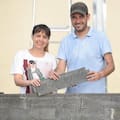 Son emprendedores y construyen casas en 5 días con ladrillos que encastran como Lego