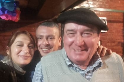 Oscar Bopp junto a Sergio Ruiz y Tamara Bopp Bustamante, amigo y nieta, respectivamente.