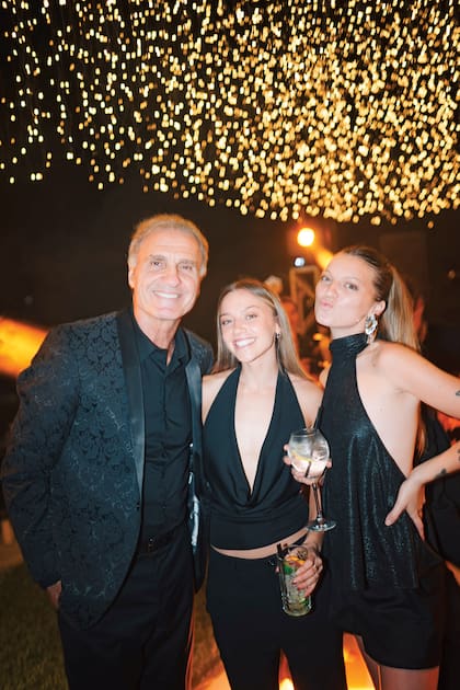 Oscar “Cabezón” Ruggeri, con Sol y Brisa
Ruggeri, primas de Cale