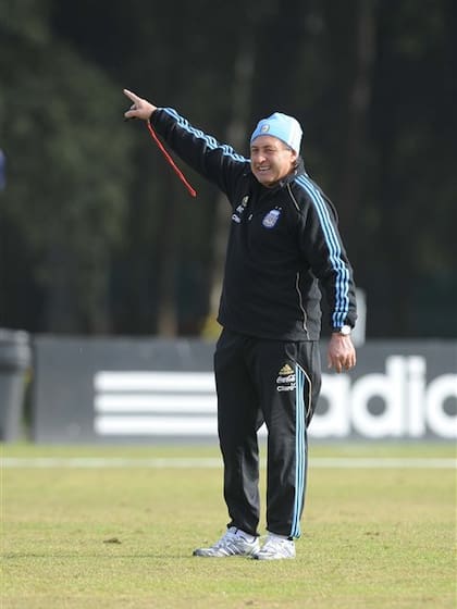 Oscar Garré, durante su tiempo como seleccionador sub 17