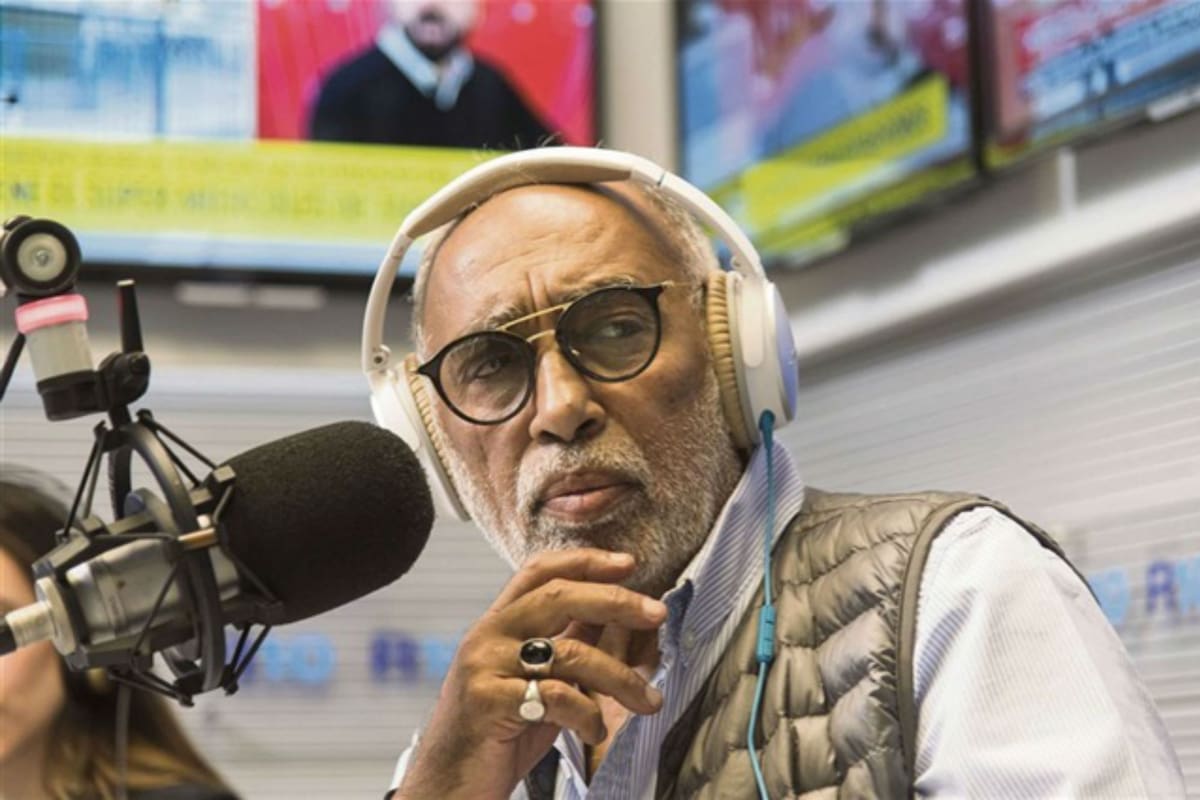 Oscar Gonzalez Oro en la radio, un medio en el que se siente como en su casa