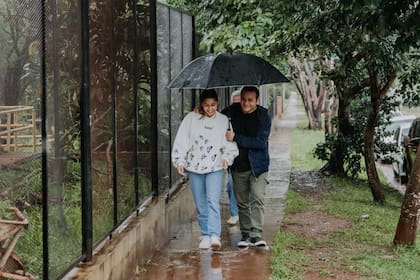 Oscar Herrera Ahuad llegó a votar bajo la lluvia en Posadas