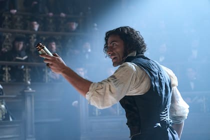 Oscar Isaac como Victor Frankenstein en una escena de la nueva película de Guillermo del Toro