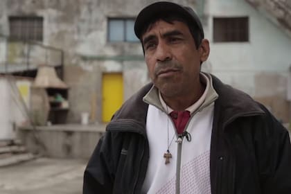 Oscar logró recuperar su vida y hoy ayuda a otros jóvenes