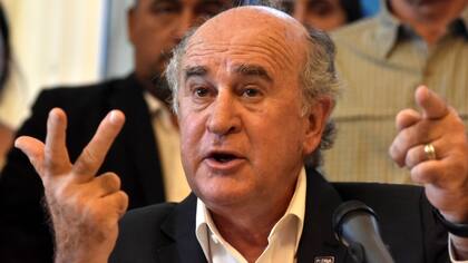 Oscar Parrilli denunció espionaje político