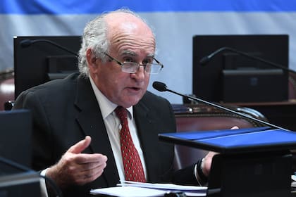 Oscar Parrilli en la sesión del Senado de la Nación en la que se trató el retiro de proyectos para modificar la ley del Ministerio Público