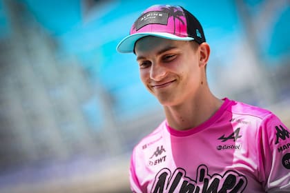 Oscar Piastri en su días junto a Alpine: el talentoso piloto australiano abandonó el equipo de Enstone y se sumó a McLaren, donde en 2023 debutó en la Fórmula 1; su arribo dinamitó las esperanzas de Álex Palou