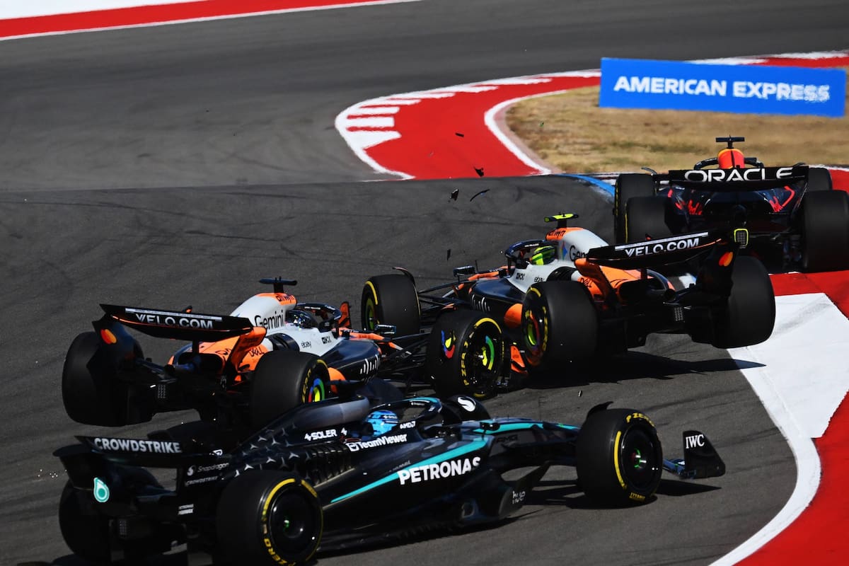 Oscar Piastri quiso hacer una tijera para superar a Lando Norris y, embestido por Nico Hülkenberg –al que encerró– se lleva por delante a su compañero; McLaren acumula tiros en los pies y los aprovecha Max Verstappen, ganador de todo hasta el momento en el Gran Premio de Estados Unidos de Fórmula 1.