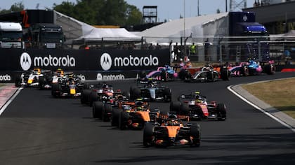 Oscar Piastri y Lando Norris en una largada impecable para los McLaren. (Photo by Jordan McKean - Formula 1/Formula 1 via Getty Images)