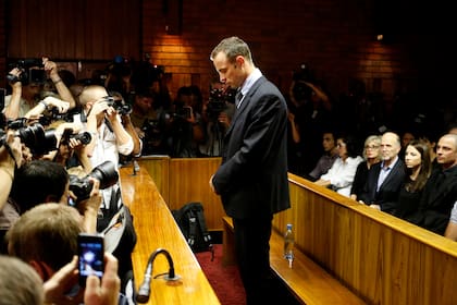 Oscar Pistorius, el velocista sudafricano olímpico de las piernas ortopédicas, fue condenado a 13 años y 5 meses por haber matado a su novia en un hecho confuso.