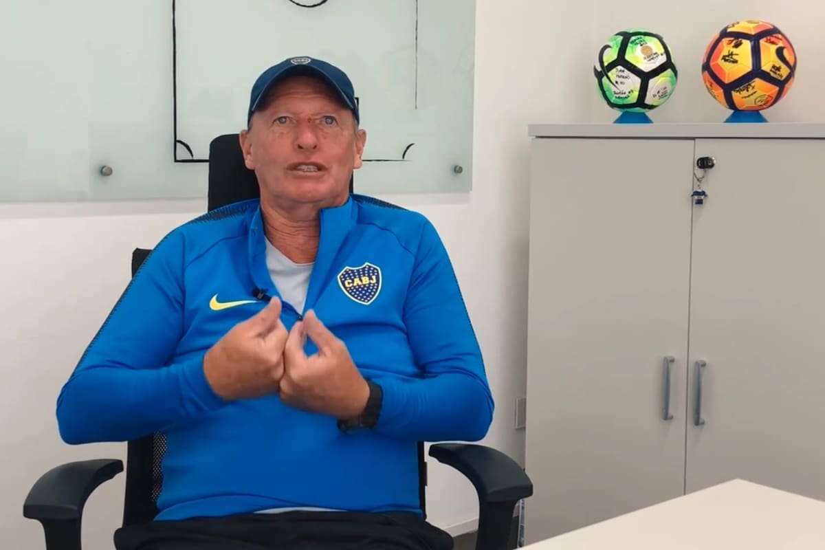 Oscar Regenhardt se quejó del manejo de Juan Román Riquelme en las inferiores