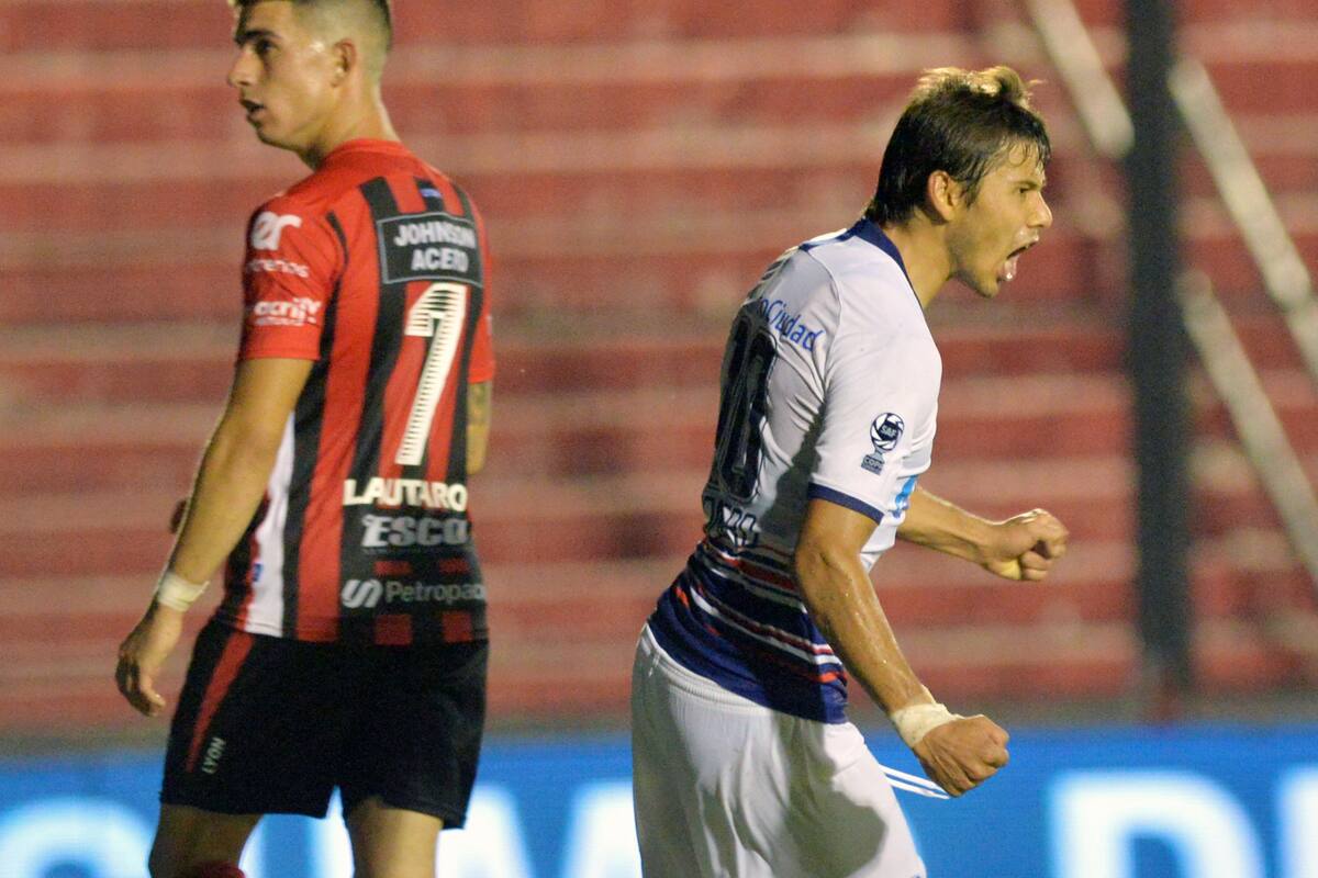 Oscar Romero celebra su golazo