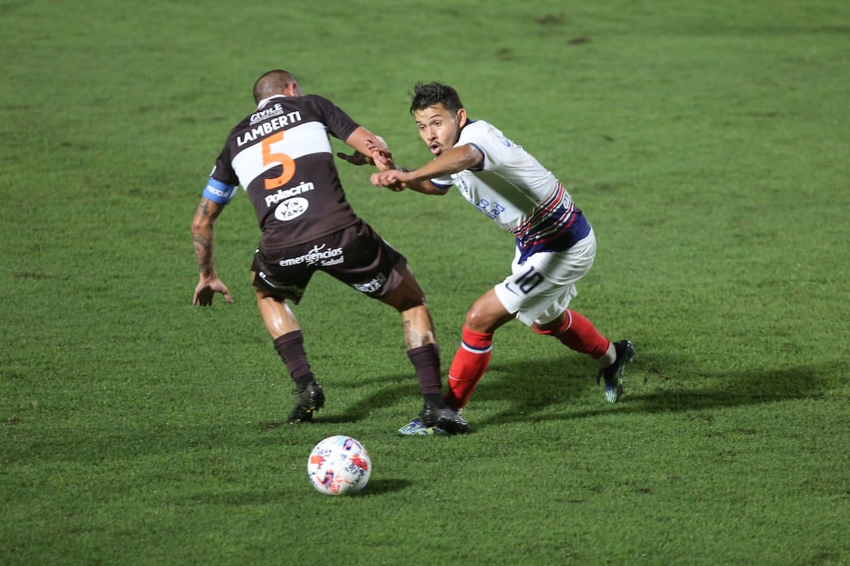 Oscar Romero jugó un buen partido ante Platense, pero luego del partido se quejó ante los micrófonos: "No entendemos por qué a veces no nos ponen", dijo en referencia a él y su hermano Angel